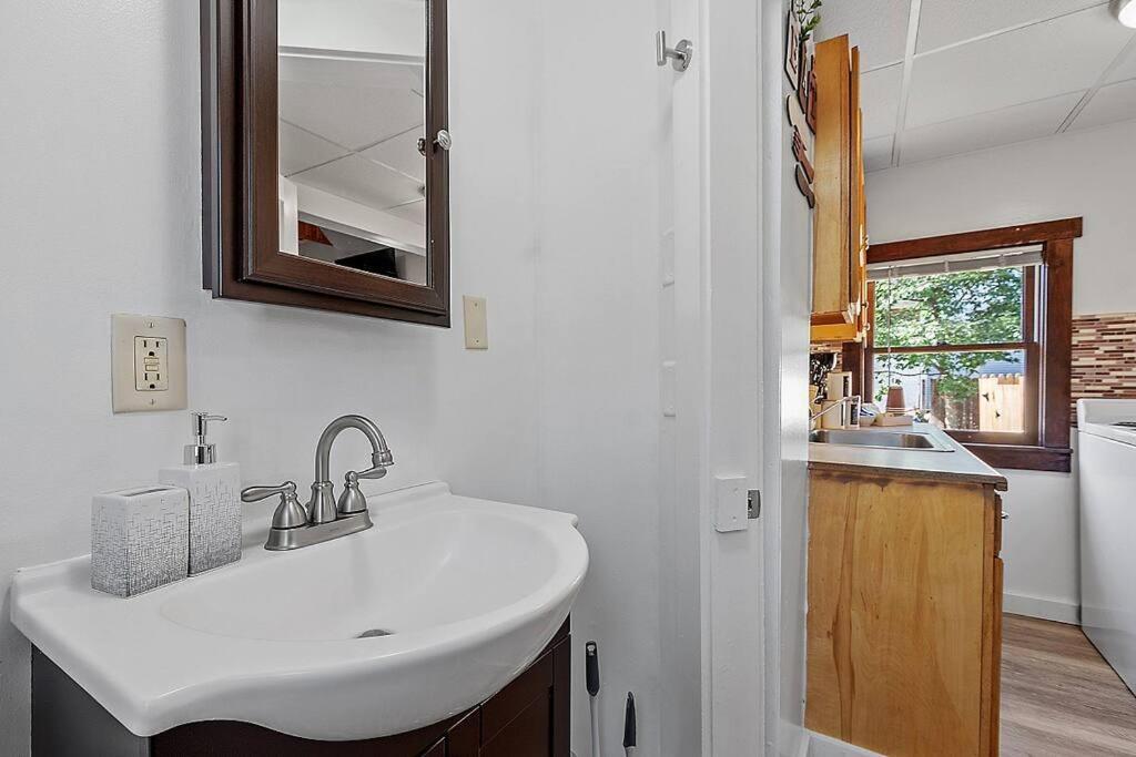 New!! Lovely Unit W/ Private Hot Tub And Patio! Laconia Esterno foto
