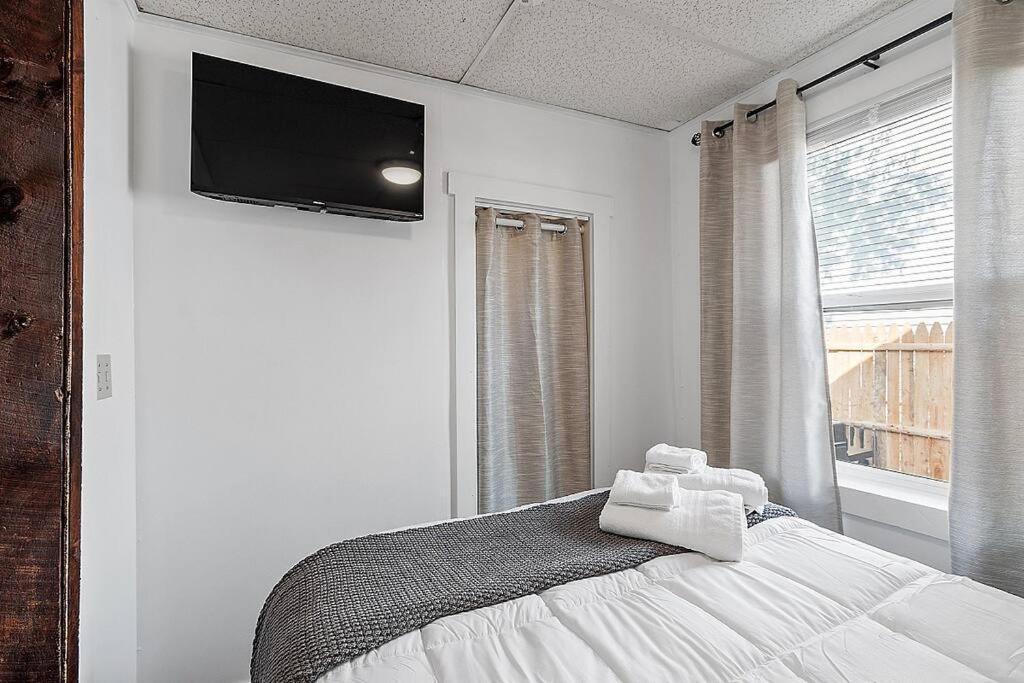 New!! Lovely Unit W/ Private Hot Tub And Patio! Laconia Esterno foto