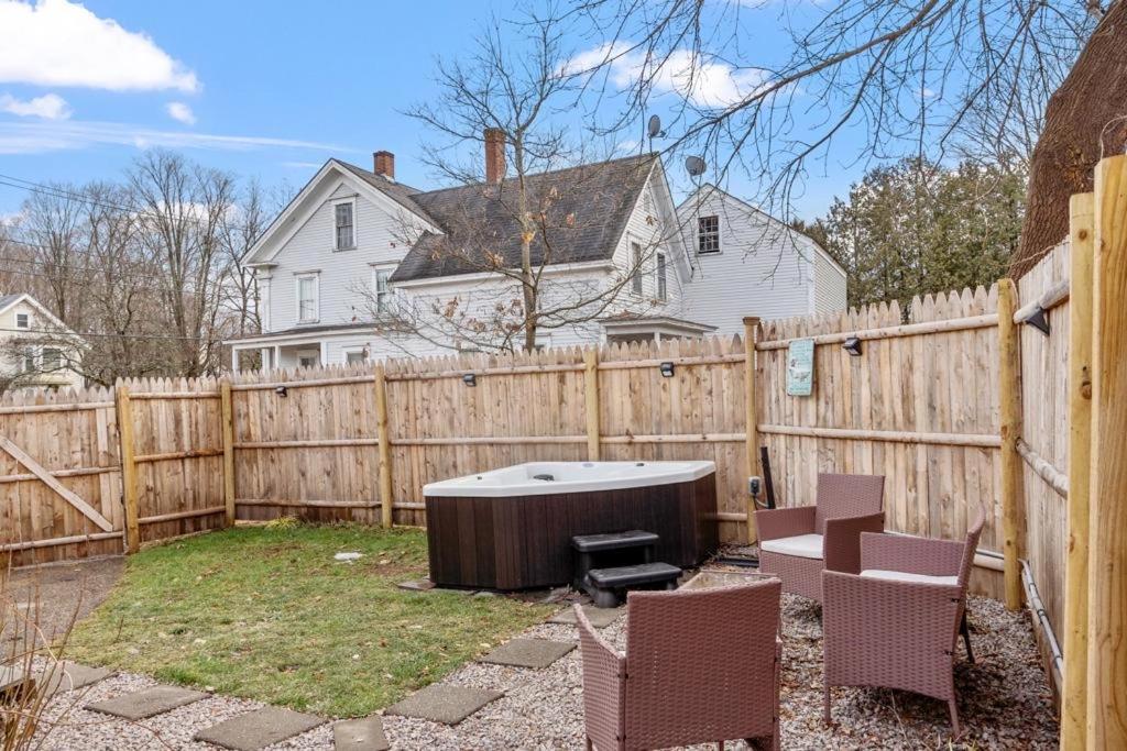 New!! Lovely Unit W/ Private Hot Tub And Patio! Laconia Esterno foto