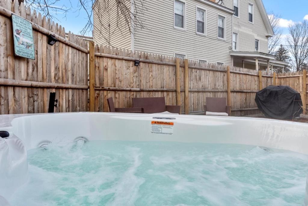 New!! Lovely Unit W/ Private Hot Tub And Patio! Laconia Esterno foto